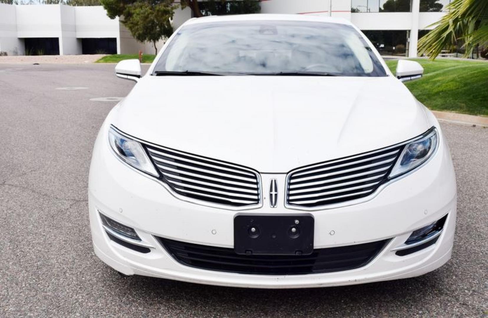 2014 White Platinum Metallic Tri-Coat /Light Dune Lincoln MKZ FWD (3LN6L2G94ER) with an 2.0L L4 DOHC 16V engine, 6-Speed Automatic transmission, located at 11056 N 23rd Dr #101, Phoenix, AZ, 85029, (623) 434-4252, 33.587704, -112.109962 - Photo#8