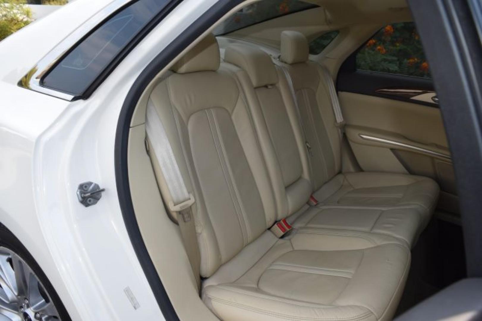 2013 White Platinum Metallic Tri-Coat /Light Dune Lincoln MKZ FWD (3LN6L2GK4DR) with an 3.7L V6 DOHC 24V engine, 6-Speed Automatic transmission, located at 11056 N 23rd Dr #101, Phoenix, AZ, 85029, (623) 434-4252, 33.587704, -112.109962 - Photo#13