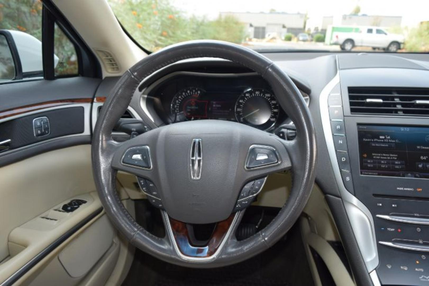 2013 White Platinum Metallic Tri-Coat /Light Dune Lincoln MKZ FWD (3LN6L2GK4DR) with an 3.7L V6 DOHC 24V engine, 6-Speed Automatic transmission, located at 11056 N 23rd Dr #101, Phoenix, AZ, 85029, (623) 434-4252, 33.587704, -112.109962 - Photo#14
