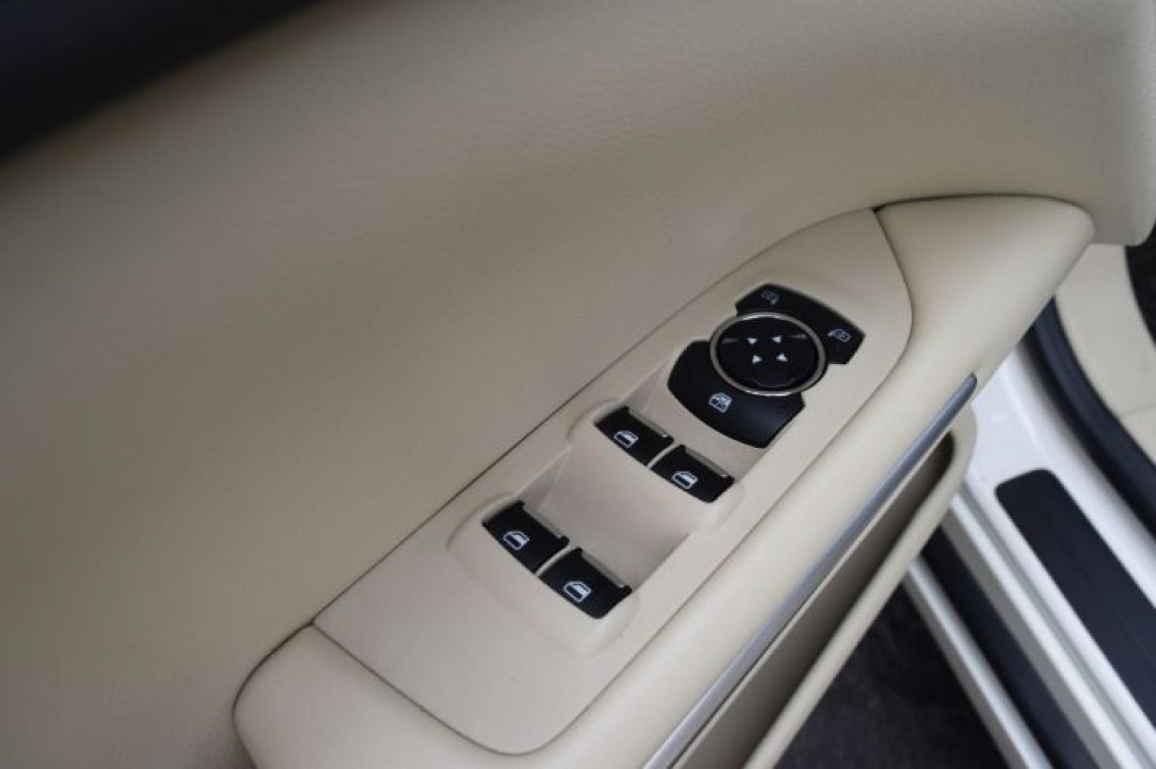 2013 White Platinum Metallic Tri-Coat /Light Dune Lincoln MKZ FWD (3LN6L2GK4DR) with an 3.7L V6 DOHC 24V engine, 6-Speed Automatic transmission, located at 11056 N 23rd Dr #101, Phoenix, AZ, 85029, (623) 434-4252, 33.587704, -112.109962 - Photo#23