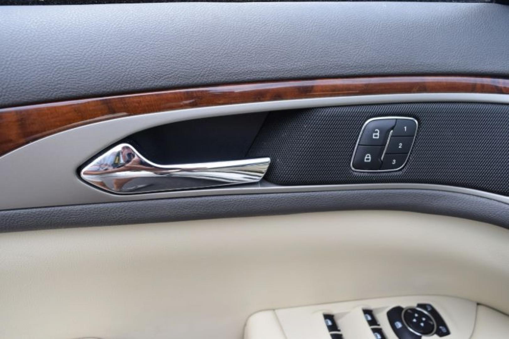 2013 White Platinum Metallic Tri-Coat /Light Dune Lincoln MKZ FWD (3LN6L2GK4DR) with an 3.7L V6 DOHC 24V engine, 6-Speed Automatic transmission, located at 11056 N 23rd Dr #101, Phoenix, AZ, 85029, (623) 434-4252, 33.587704, -112.109962 - Photo#25