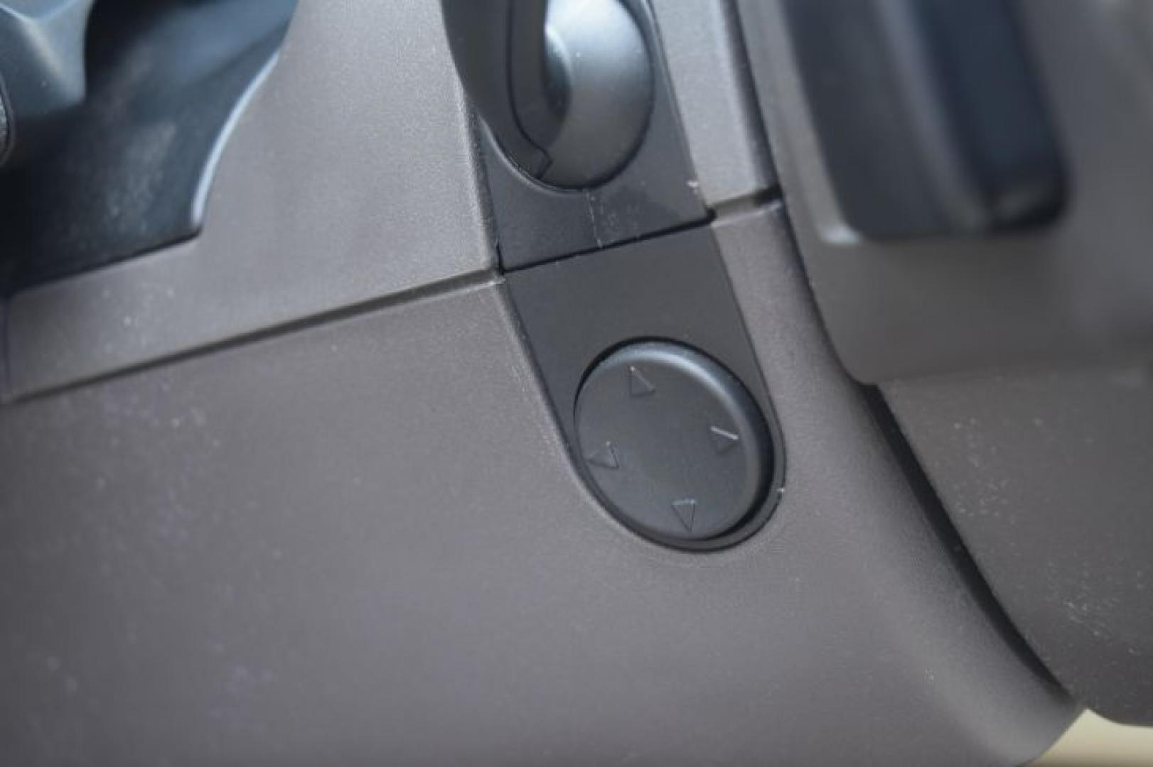 2013 White Platinum Metallic Tri-Coat /Light Dune Lincoln MKZ FWD (3LN6L2GK4DR) with an 3.7L V6 DOHC 24V engine, 6-Speed Automatic transmission, located at 11056 N 23rd Dr #101, Phoenix, AZ, 85029, (623) 434-4252, 33.587704, -112.109962 - Photo#27