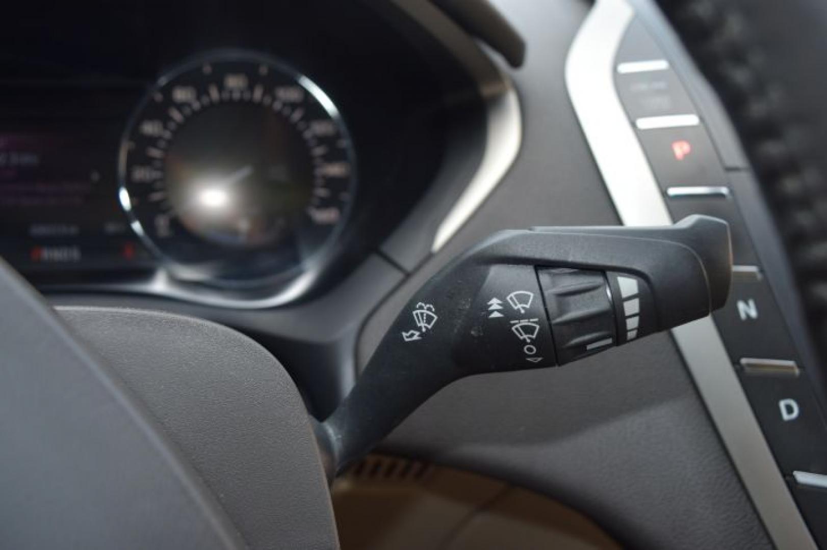 2013 White Platinum Metallic Tri-Coat /Light Dune Lincoln MKZ FWD (3LN6L2GK4DR) with an 3.7L V6 DOHC 24V engine, 6-Speed Automatic transmission, located at 11056 N 23rd Dr #101, Phoenix, AZ, 85029, (623) 434-4252, 33.587704, -112.109962 - Photo#33