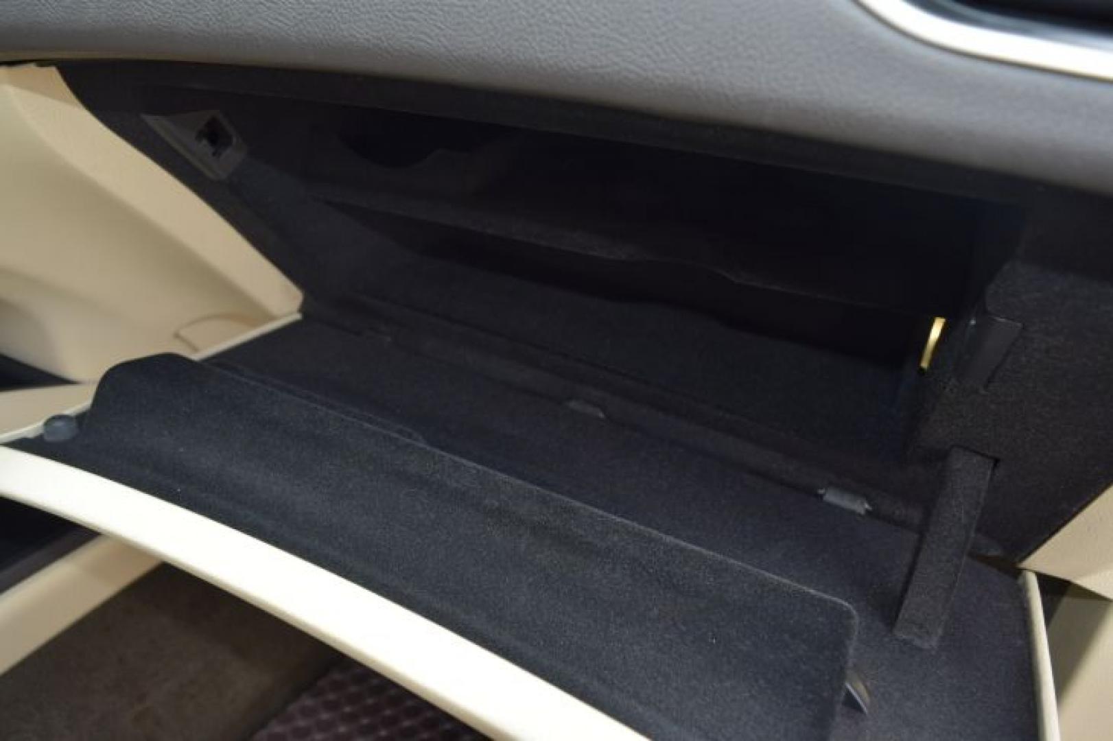 2013 White Platinum Metallic Tri-Coat /Light Dune Lincoln MKZ FWD (3LN6L2GK4DR) with an 3.7L V6 DOHC 24V engine, 6-Speed Automatic transmission, located at 11056 N 23rd Dr #101, Phoenix, AZ, 85029, (623) 434-4252, 33.587704, -112.109962 - Photo#40