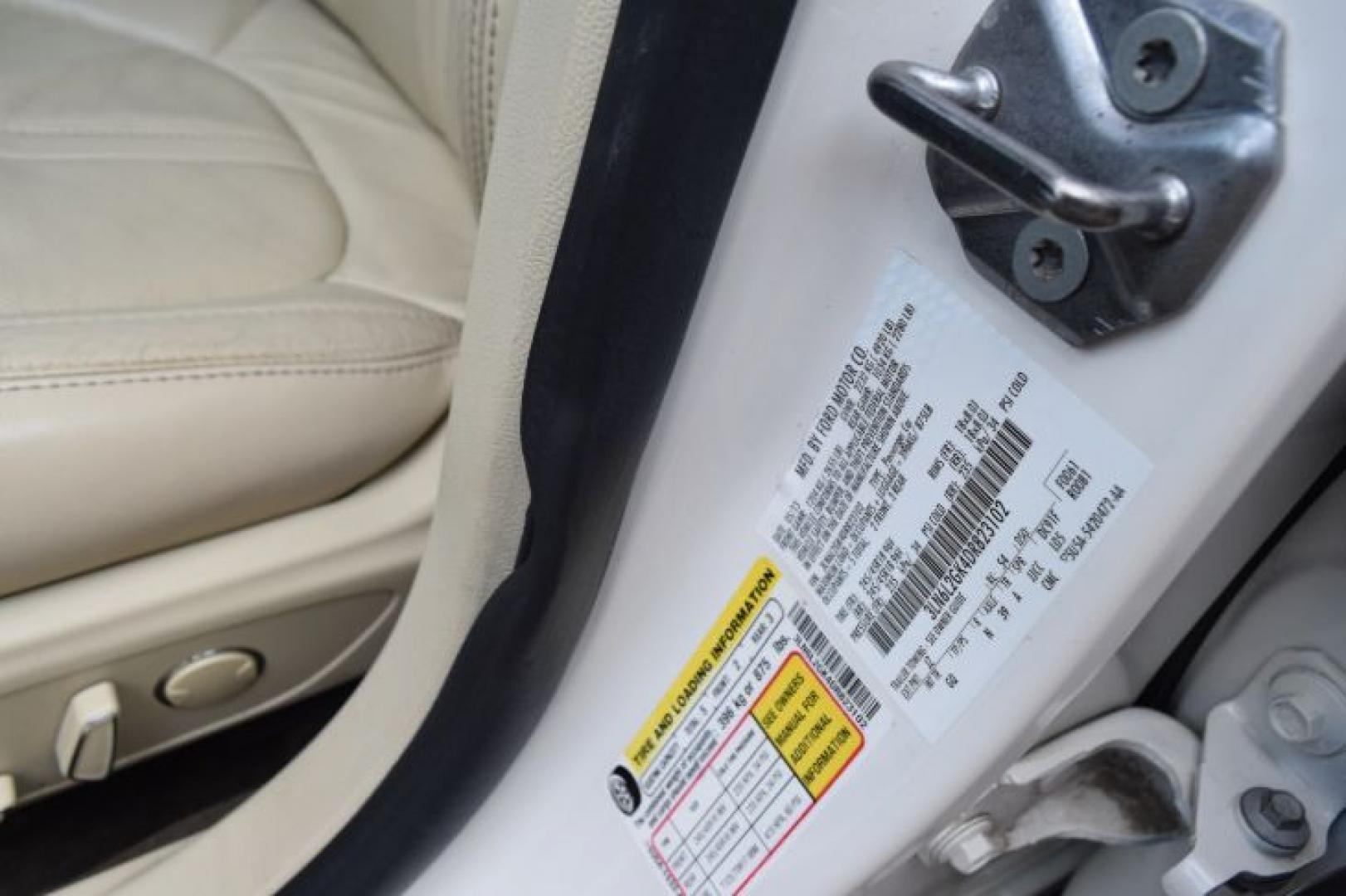 2013 White Platinum Metallic Tri-Coat /Light Dune Lincoln MKZ FWD (3LN6L2GK4DR) with an 3.7L V6 DOHC 24V engine, 6-Speed Automatic transmission, located at 11056 N 23rd Dr #101, Phoenix, AZ, 85029, (623) 434-4252, 33.587704, -112.109962 - Photo#43