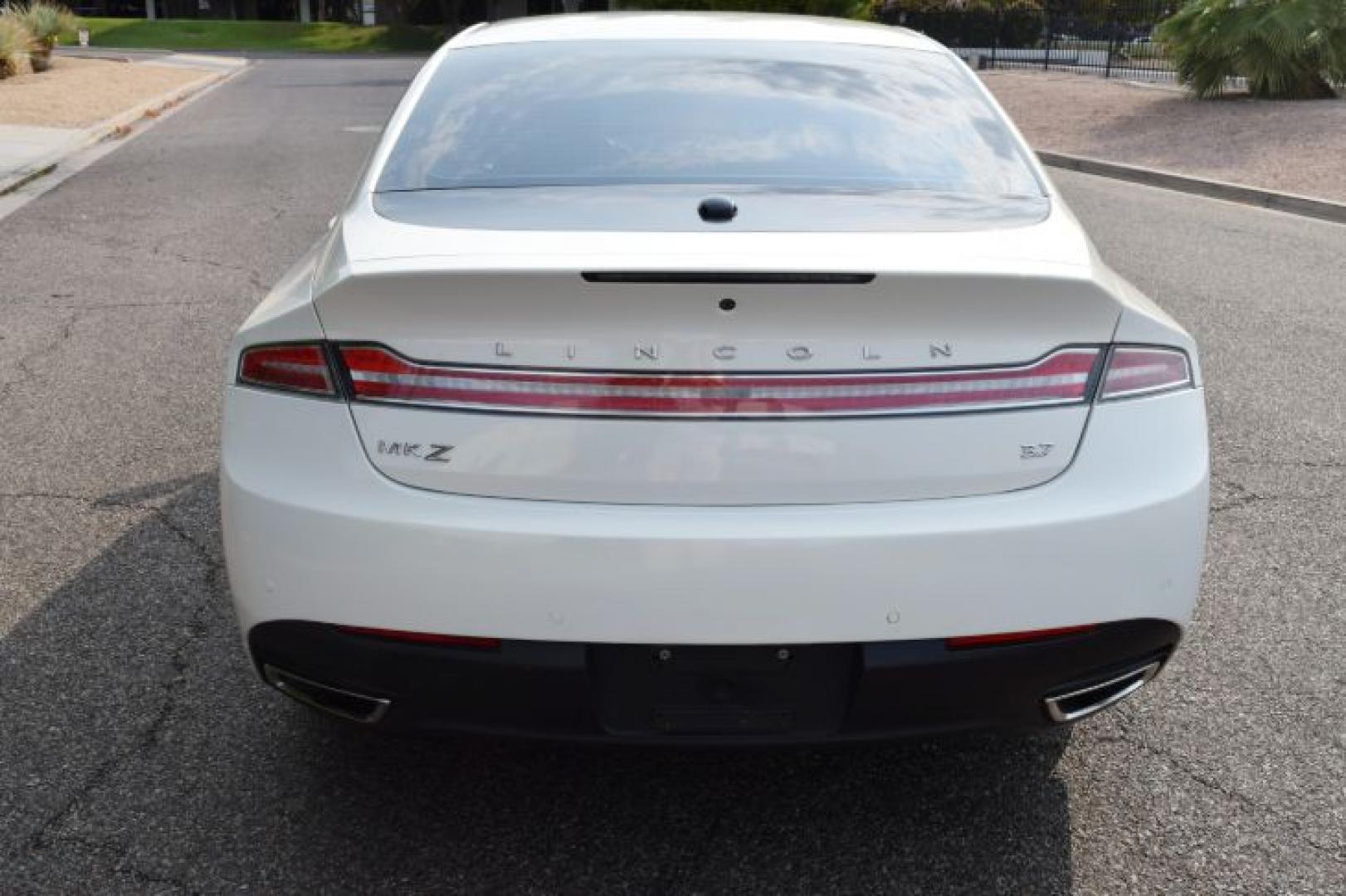 2013 White Platinum Metallic Tri-Coat /Light Dune Lincoln MKZ FWD (3LN6L2GK4DR) with an 3.7L V6 DOHC 24V engine, 6-Speed Automatic transmission, located at 11056 N 23rd Dr #101, Phoenix, AZ, 85029, (623) 434-4252, 33.587704, -112.109962 - Photo#7