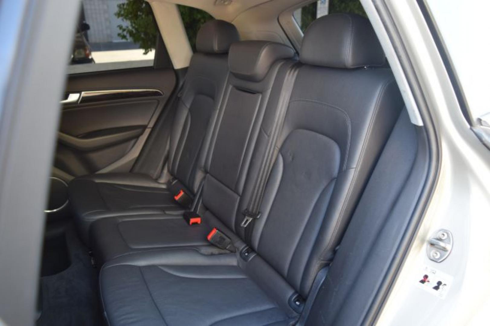 2014 Cuvee Silver Metallic /Black Audi Q5 2.0 quattro Premium (WA1LFAFP1EA) with an 2.0L L4 DOHC 16V engine, 6-Speed Automatic transmission, located at 11056 N 23rd Dr #101, Phoenix, AZ, 85029, (623) 434-4252, 33.587704, -112.109962 - Photo#12