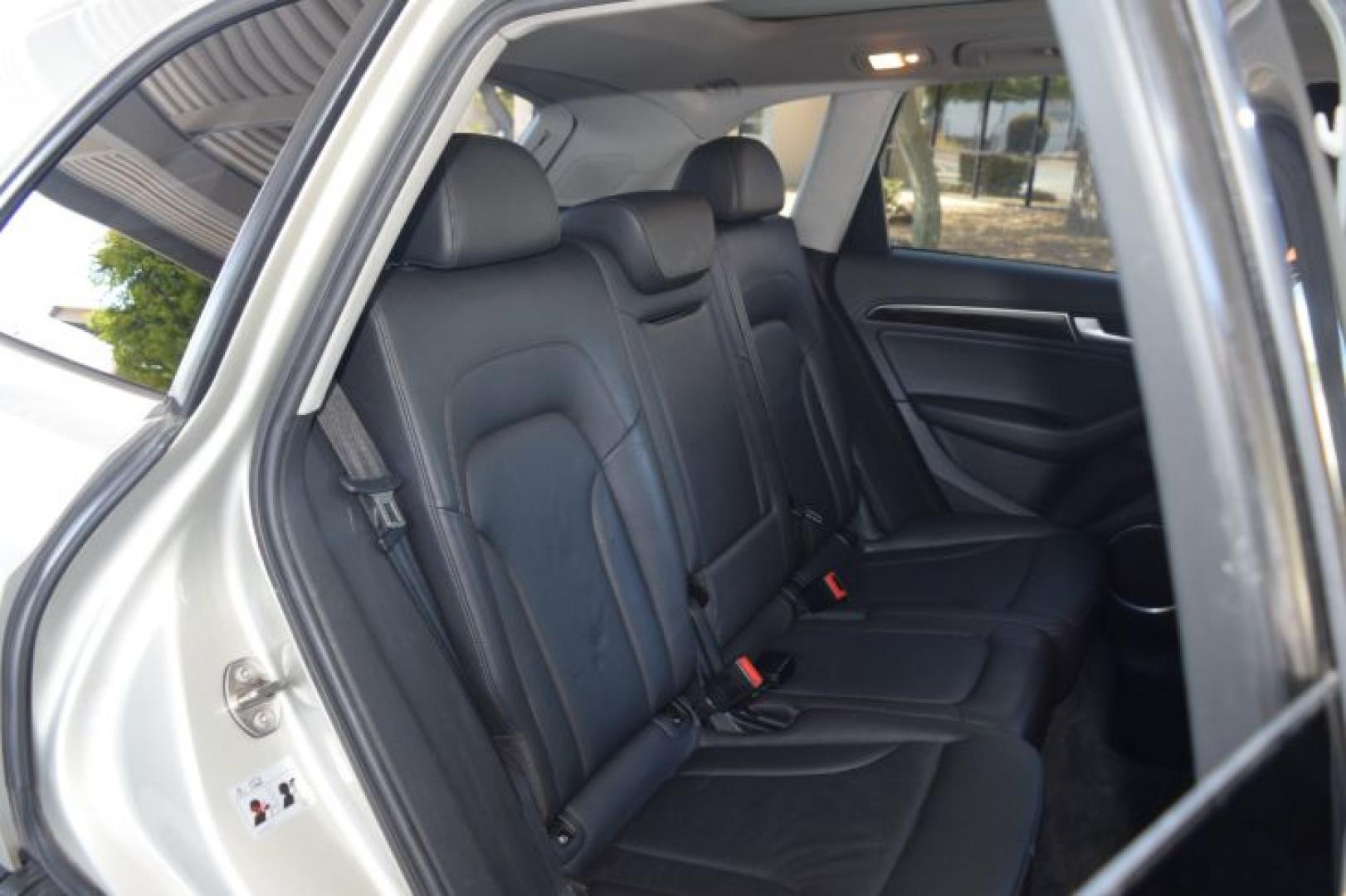 2014 Cuvee Silver Metallic /Black Audi Q5 2.0 quattro Premium (WA1LFAFP1EA) with an 2.0L L4 DOHC 16V engine, 6-Speed Automatic transmission, located at 11056 N 23rd Dr #101, Phoenix, AZ, 85029, (623) 434-4252, 33.587704, -112.109962 - Photo#14