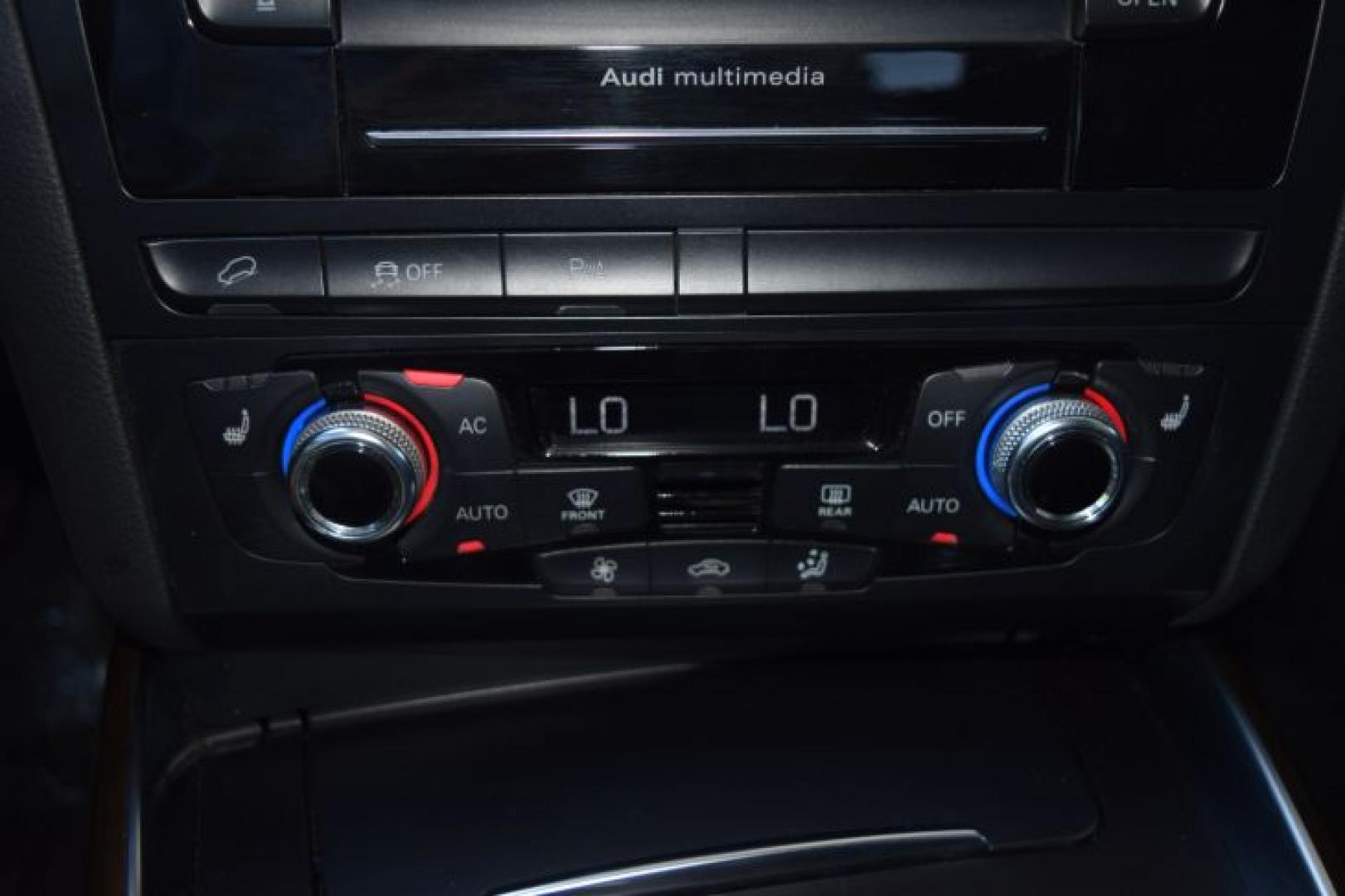 2014 Cuvee Silver Metallic /Black Audi Q5 2.0 quattro Premium (WA1LFAFP1EA) with an 2.0L L4 DOHC 16V engine, 6-Speed Automatic transmission, located at 11056 N 23rd Dr #101, Phoenix, AZ, 85029, (623) 434-4252, 33.587704, -112.109962 - Photo#20