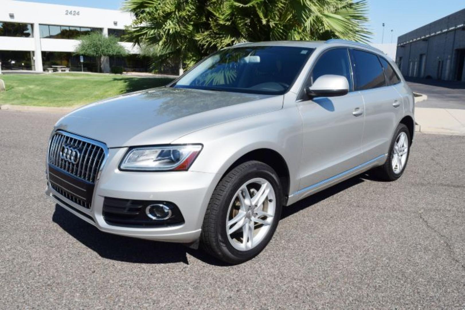 2014 Cuvee Silver Metallic /Black Audi Q5 2.0 quattro Premium (WA1LFAFP1EA) with an 2.0L L4 DOHC 16V engine, 6-Speed Automatic transmission, located at 11056 N 23rd Dr #101, Phoenix, AZ, 85029, (623) 434-4252, 33.587704, -112.109962 - Photo#2