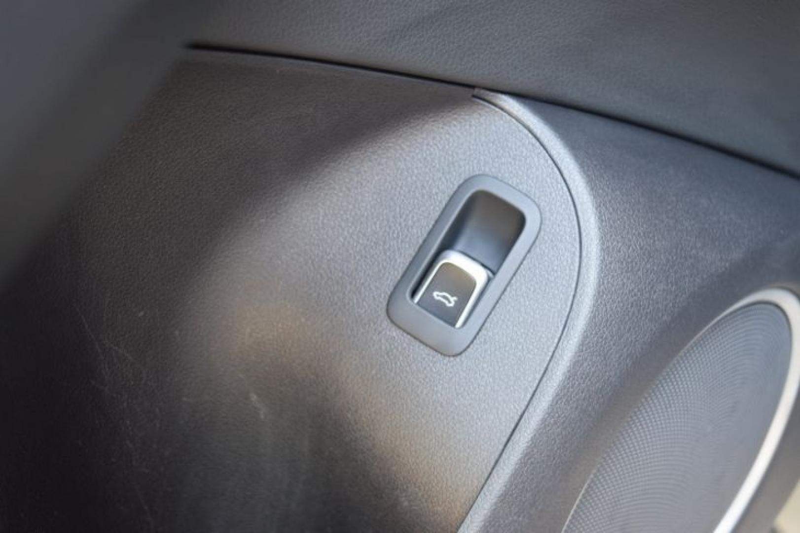 2014 Cuvee Silver Metallic /Black Audi Q5 2.0 quattro Premium (WA1LFAFP1EA) with an 2.0L L4 DOHC 16V engine, 6-Speed Automatic transmission, located at 11056 N 23rd Dr #101, Phoenix, AZ, 85029, (623) 434-4252, 33.587704, -112.109962 - Photo#30