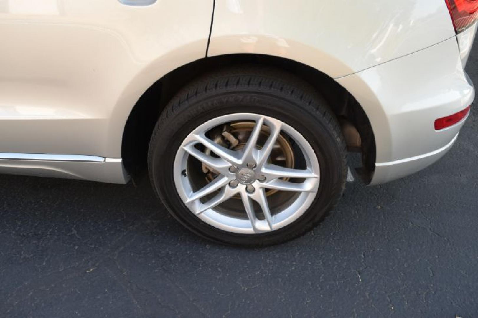 2014 Cuvee Silver Metallic /Black Audi Q5 2.0 quattro Premium (WA1LFAFP1EA) with an 2.0L L4 DOHC 16V engine, 6-Speed Automatic transmission, located at 11056 N 23rd Dr #101, Phoenix, AZ, 85029, (623) 434-4252, 33.587704, -112.109962 - Photo#36