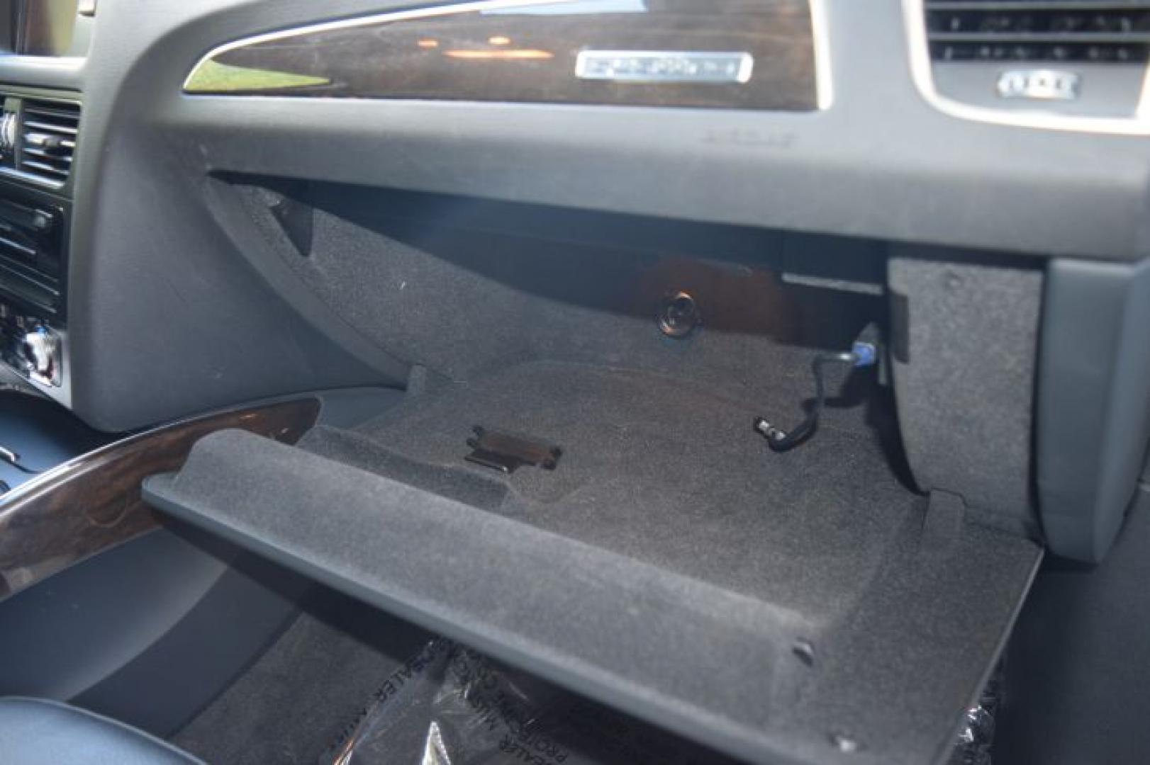 2014 Cuvee Silver Metallic /Black Audi Q5 2.0 quattro Premium (WA1LFAFP1EA) with an 2.0L L4 DOHC 16V engine, 6-Speed Automatic transmission, located at 11056 N 23rd Dr #101, Phoenix, AZ, 85029, (623) 434-4252, 33.587704, -112.109962 - Photo#44