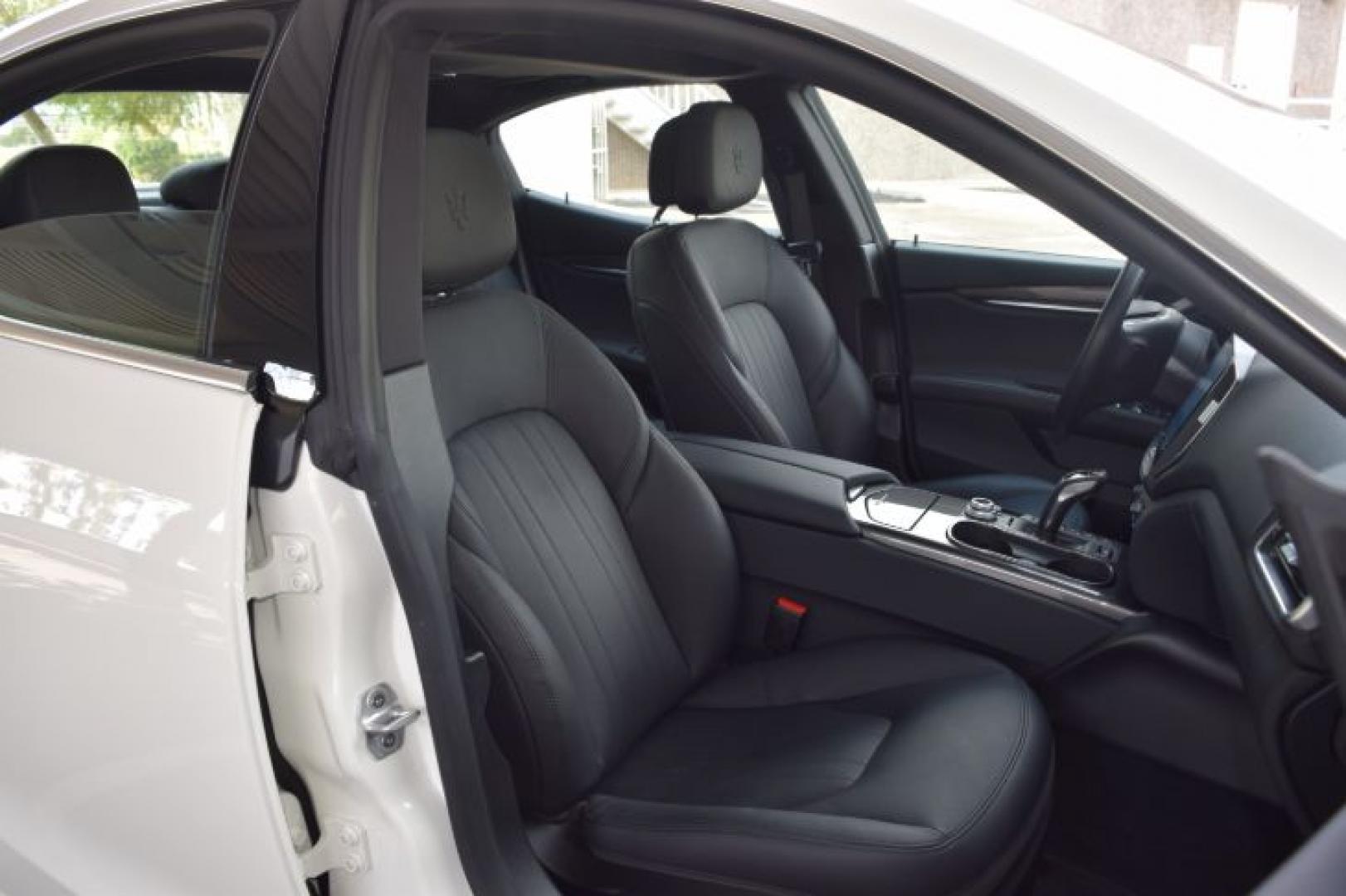 2019 Bianco /Nero Maserati Ghibli Base (ZAM57XSA5K1) with an 3.0L V6 DOHC 24V engine, 8-Speed Automatic transmission, located at 11056 N 23rd Dr #101, Phoenix, AZ, 85029, (623) 434-4252, 33.587704, -112.109962 - Photo#12