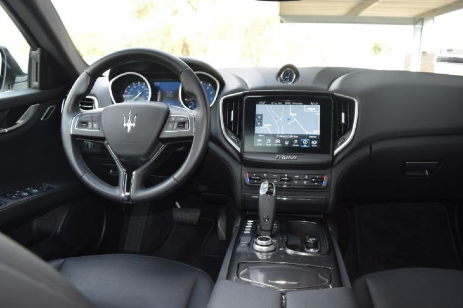 2019 Bianco /Nero Maserati Ghibli Base (ZAM57XSA5K1) with an 3.0L V6 DOHC 24V engine, 8-Speed Automatic transmission, located at 11056 N 23rd Dr #101, Phoenix, AZ, 85029, (623) 434-4252, 33.587704, -112.109962 - Photo#17