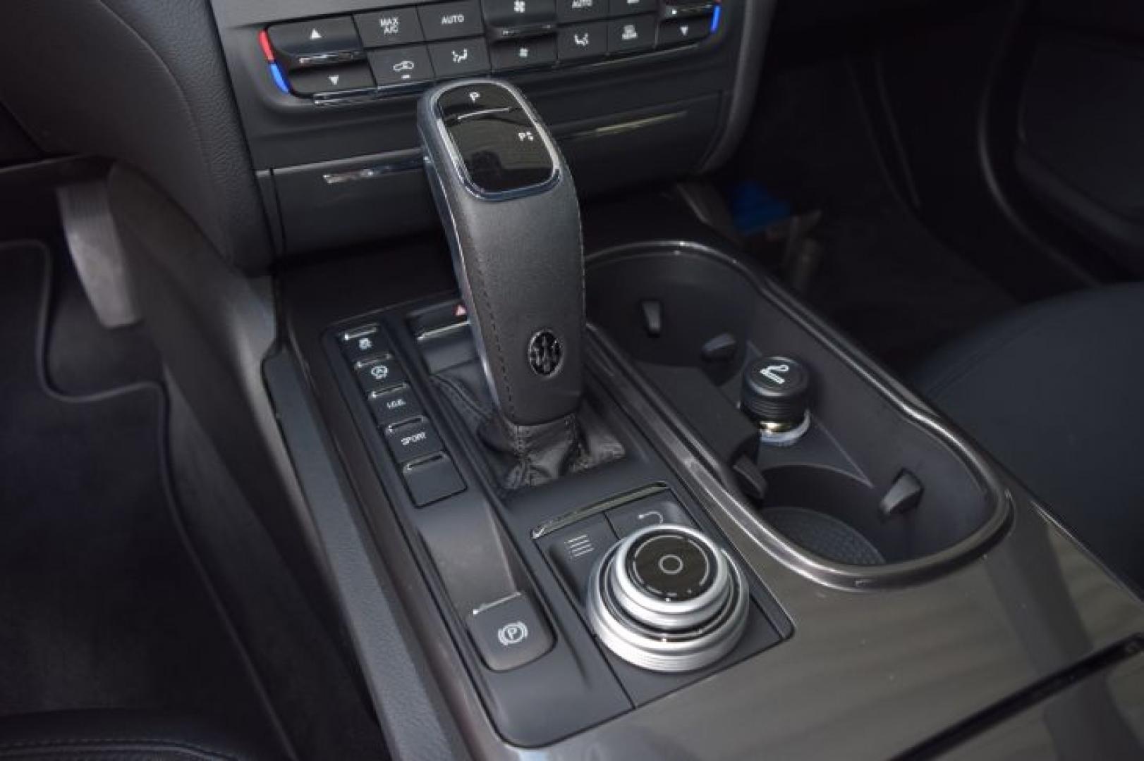 2019 Bianco /Nero Maserati Ghibli Base (ZAM57XSA5K1) with an 3.0L V6 DOHC 24V engine, 8-Speed Automatic transmission, located at 11056 N 23rd Dr #101, Phoenix, AZ, 85029, (623) 434-4252, 33.587704, -112.109962 - Photo#21