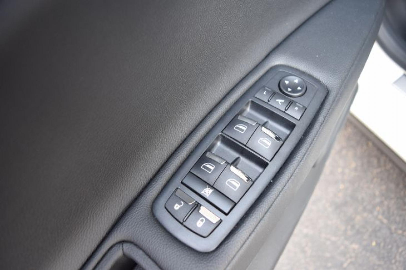 2019 Bianco /Nero Maserati Ghibli Base (ZAM57XSA5K1) with an 3.0L V6 DOHC 24V engine, 8-Speed Automatic transmission, located at 11056 N 23rd Dr #101, Phoenix, AZ, 85029, (623) 434-4252, 33.587704, -112.109962 - Photo#25