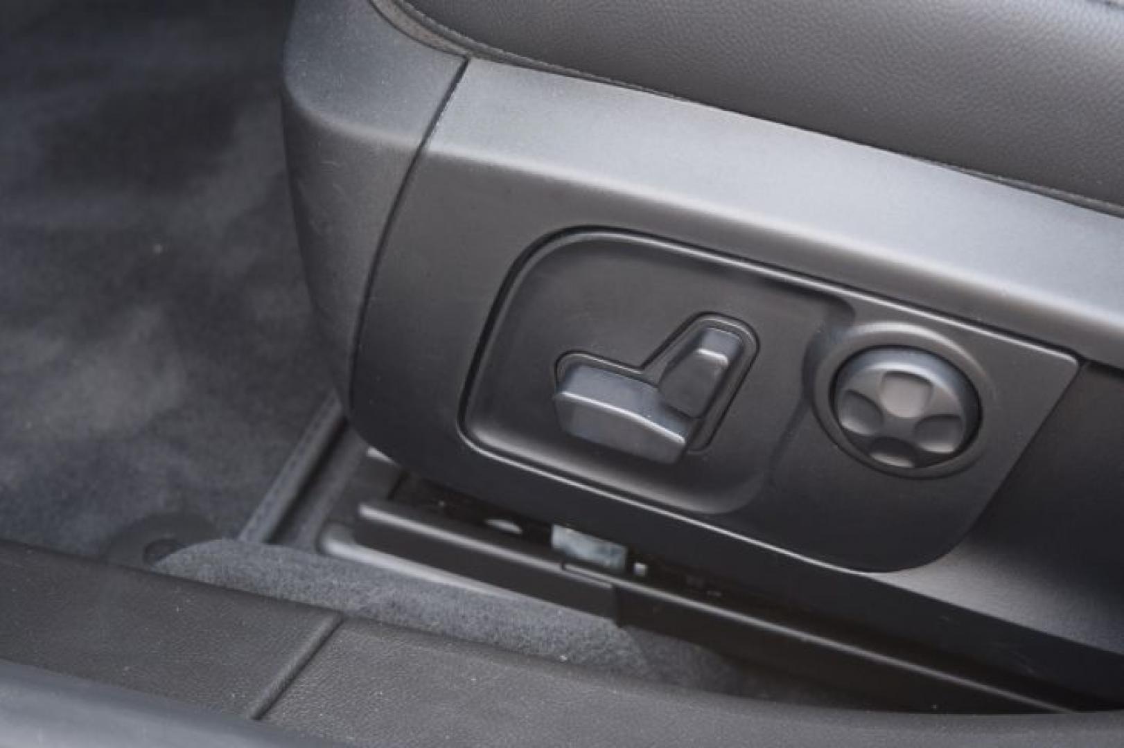 2019 Bianco /Nero Maserati Ghibli Base (ZAM57XSA5K1) with an 3.0L V6 DOHC 24V engine, 8-Speed Automatic transmission, located at 11056 N 23rd Dr #101, Phoenix, AZ, 85029, (623) 434-4252, 33.587704, -112.109962 - Photo#26