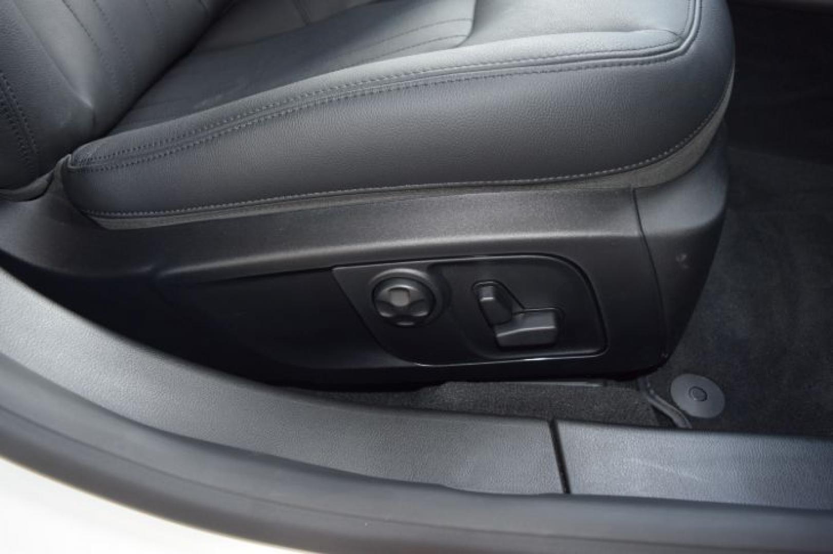 2019 Bianco /Nero Maserati Ghibli Base (ZAM57XSA5K1) with an 3.0L V6 DOHC 24V engine, 8-Speed Automatic transmission, located at 11056 N 23rd Dr #101, Phoenix, AZ, 85029, (623) 434-4252, 33.587704, -112.109962 - Photo#27