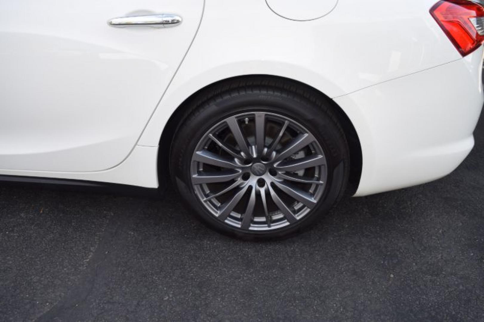 2019 Bianco /Nero Maserati Ghibli Base (ZAM57XSA5K1) with an 3.0L V6 DOHC 24V engine, 8-Speed Automatic transmission, located at 11056 N 23rd Dr #101, Phoenix, AZ, 85029, (623) 434-4252, 33.587704, -112.109962 - Photo#34