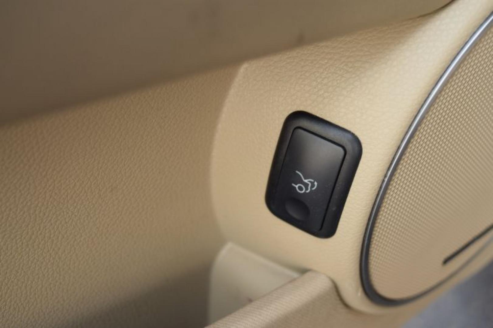 2014 Dolomite Brown Metallic /Sahara/Beige Mercedes-Benz C 250 C250 Luxury Sedan (WDDGF4HBXEA) with an 3.0L V6 DOHC 16V engine, 7-Speed Automatic transmission, located at 11056 N 23rd Dr #101, Phoenix, AZ, 85029, (623) 434-4252, 33.587704, -112.109962 - Photo#27