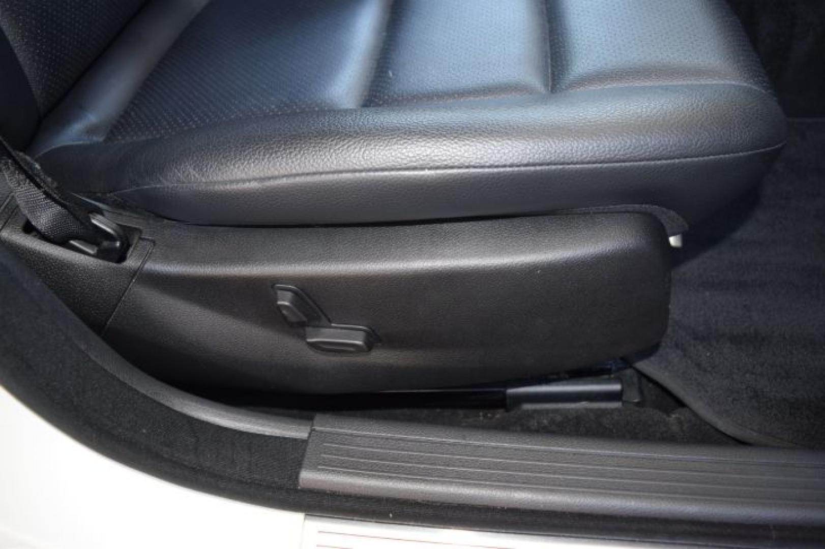 2012 Arctic White Mercedes-Benz C 250 C250 Sport Sedan (WDDGF4HB2CR) with an 3.0L V6 DOHC 16V engine, 7-Speed Automatic transmission, located at 11056 N 23rd Dr #101, Phoenix, AZ, 85029, (623) 434-4252, 33.587704, -112.109962 - Photo#24