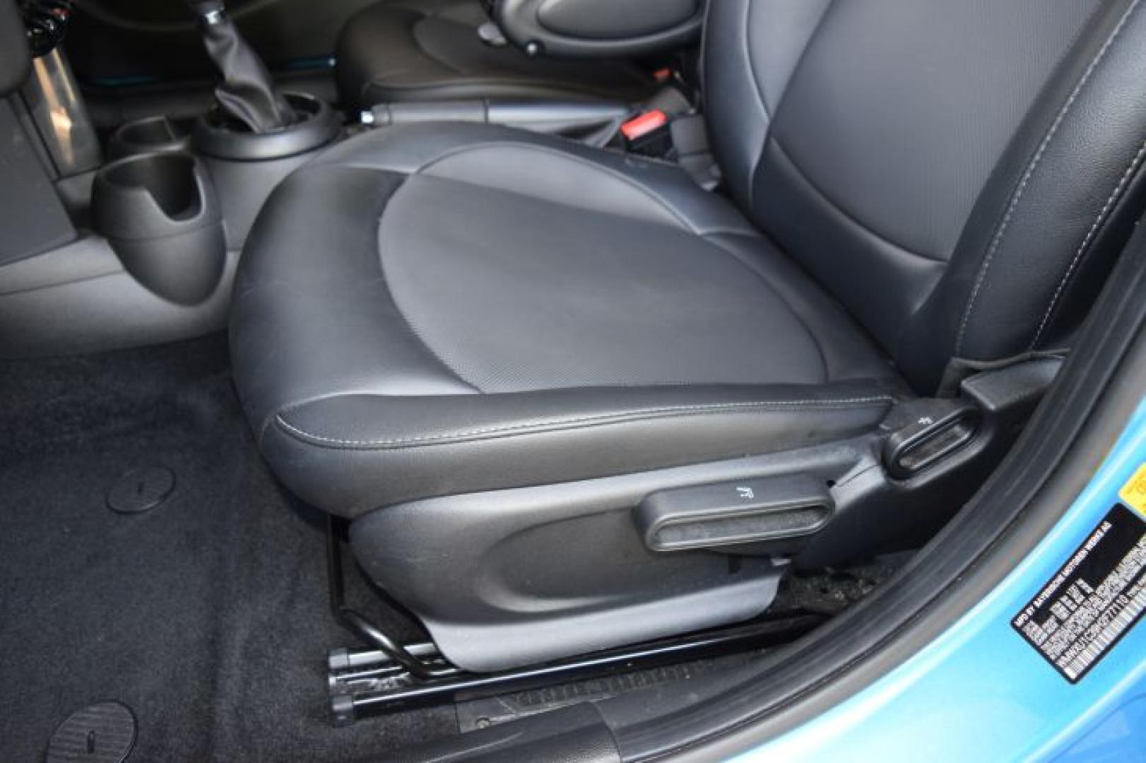 2017 Electric Blue Metallic /Black Pearl Mini Cooper 3-Door (WMWXU1C39H2) with an 1.6L L4 DOHC 16V TURBO engine, located at 11056 N 23rd Dr #101, Phoenix, AZ, 85029, (623) 434-4252, 33.587704, -112.109962 - Photo#22