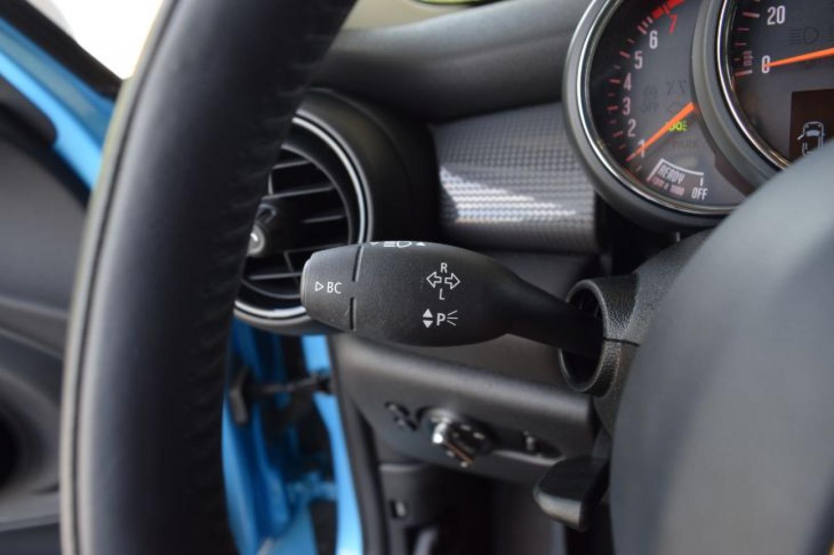 2017 Electric Blue Metallic /Black Pearl Mini Cooper 3-Door (WMWXU1C39H2) with an 1.6L L4 DOHC 16V TURBO engine, located at 11056 N 23rd Dr #101, Phoenix, AZ, 85029, (623) 434-4252, 33.587704, -112.109962 - Photo#26