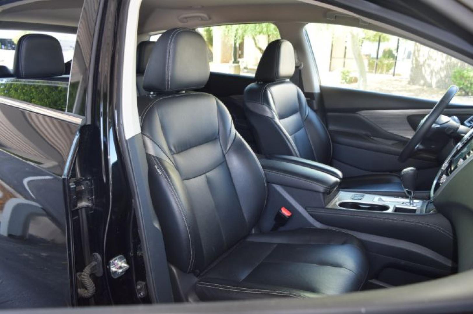 2018 Magnetic Black Metallic /Graphite Nissan Murano SL (5N1AZ2MG5JN) with an 3.5L 6 Cylinders engine, Automatic transmission, located at 11056 N 23rd Dr #101, Phoenix, AZ, 85029, (623) 434-4252, 33.587704, -112.109962 - Photo#11