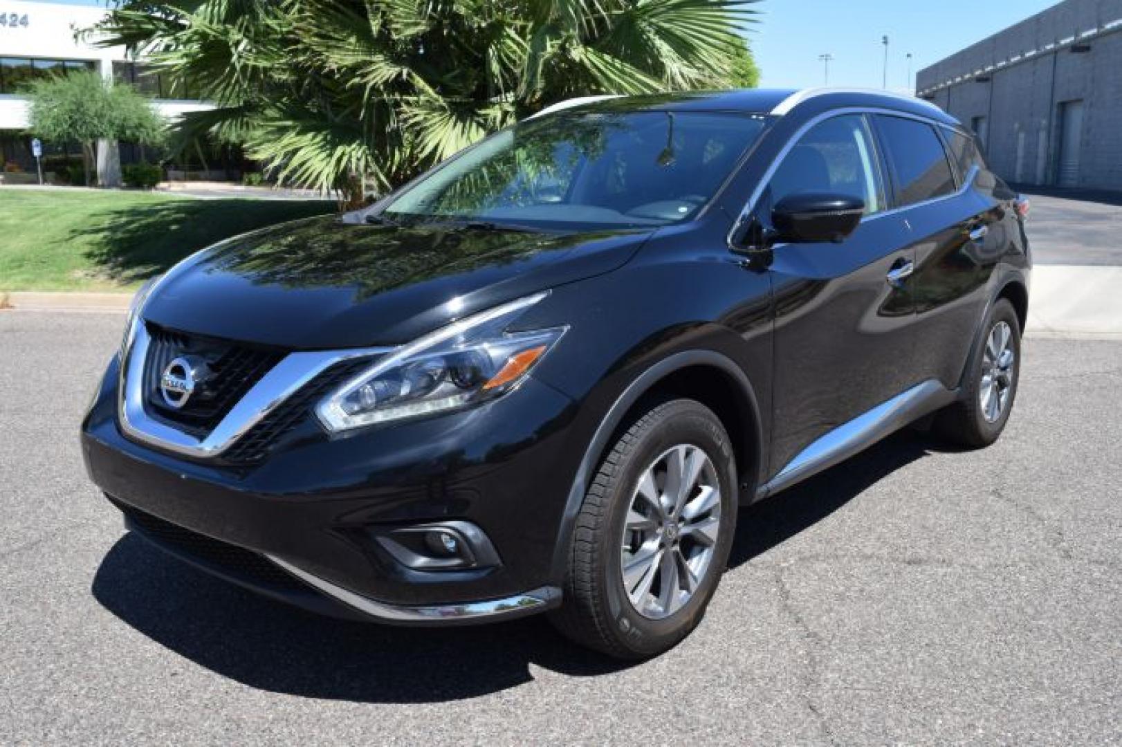 2018 Magnetic Black Metallic /Graphite Nissan Murano SL (5N1AZ2MG5JN) with an 3.5L 6 Cylinders engine, Automatic transmission, located at 11056 N 23rd Dr #101, Phoenix, AZ, 85029, (623) 434-4252, 33.587704, -112.109962 - Photo#2