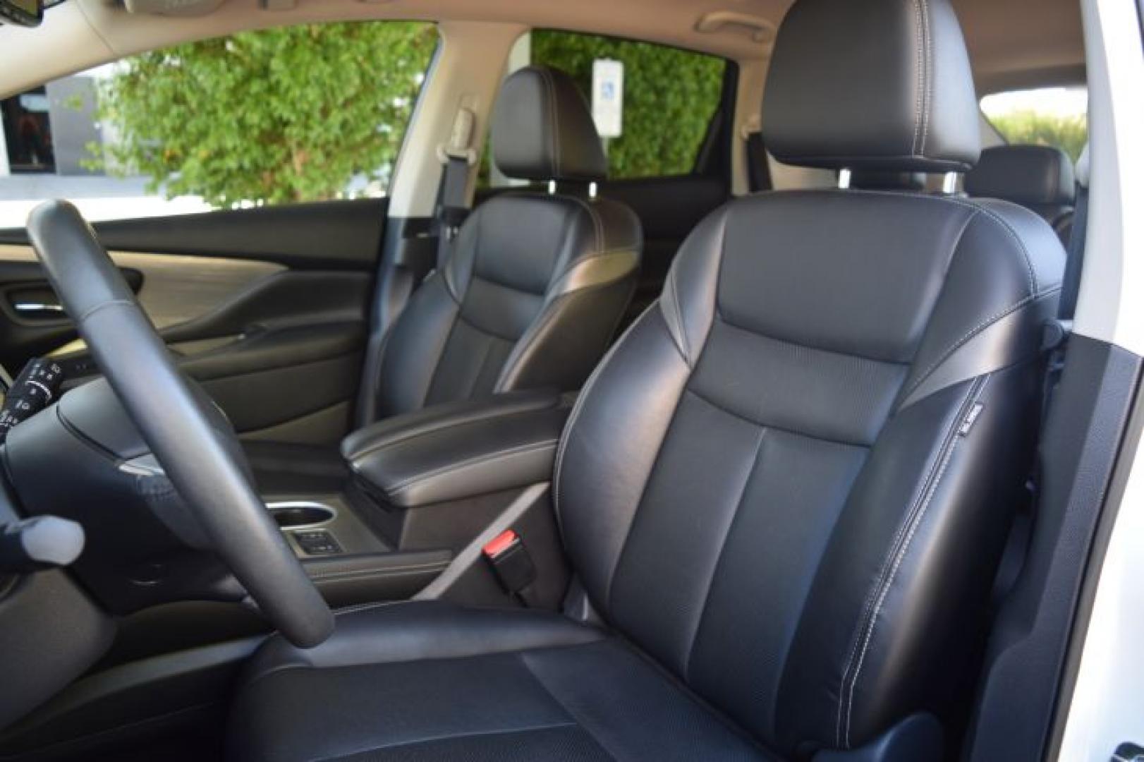 2018 Pearl White /Graphite Nissan Murano S (5N1AZ2MG2JN) with an 3.5L V6 DOHC 24V engine, CVT transmission, located at 11056 N 23rd Dr #101, Phoenix, AZ, 85029, (623) 434-4252, 33.587704, -112.109962 - Photo#9