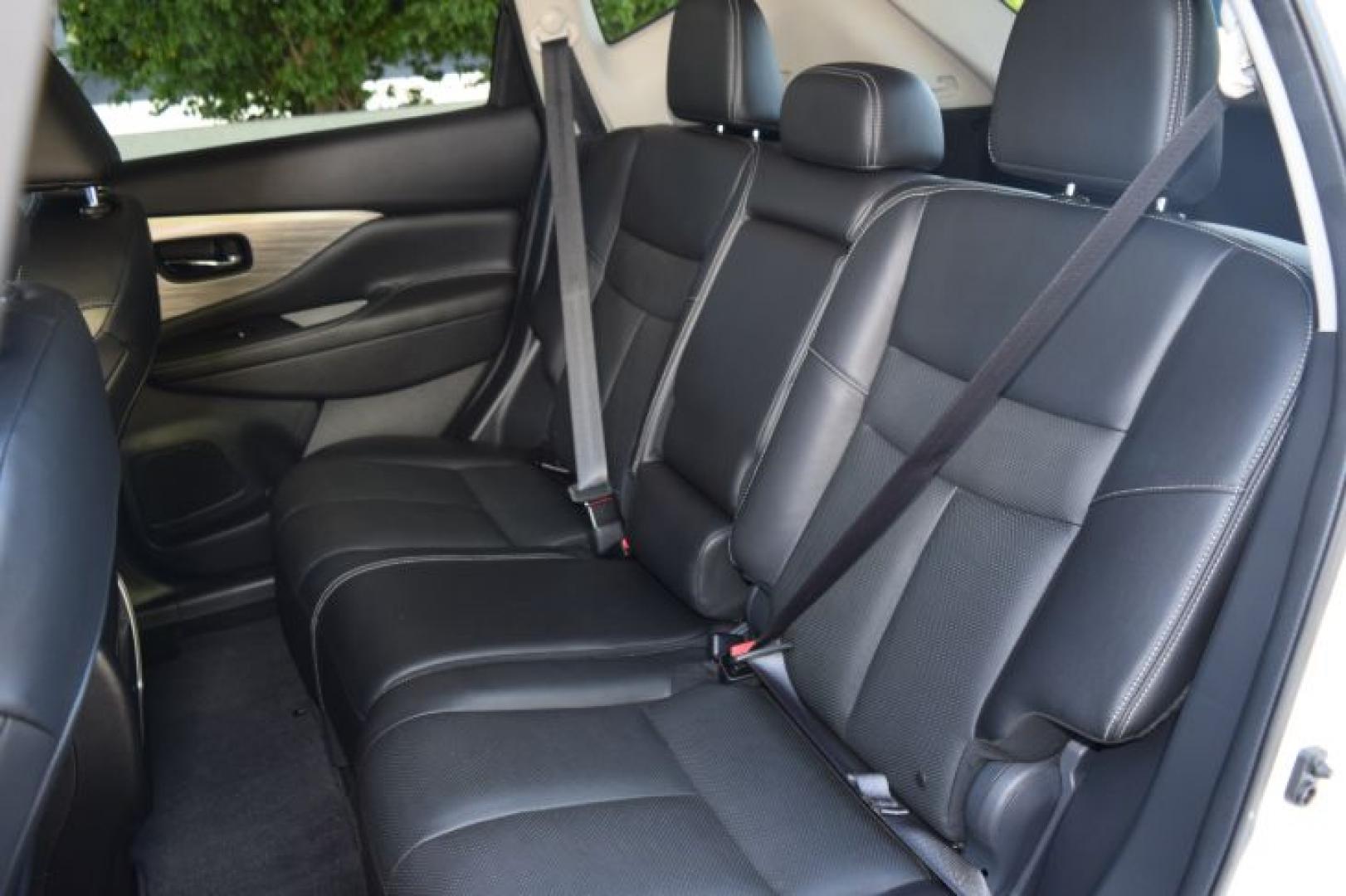 2018 Pearl White /Graphite Nissan Murano S (5N1AZ2MG2JN) with an 3.5L V6 DOHC 24V engine, CVT transmission, located at 11056 N 23rd Dr #101, Phoenix, AZ, 85029, (623) 434-4252, 33.587704, -112.109962 - Photo#10