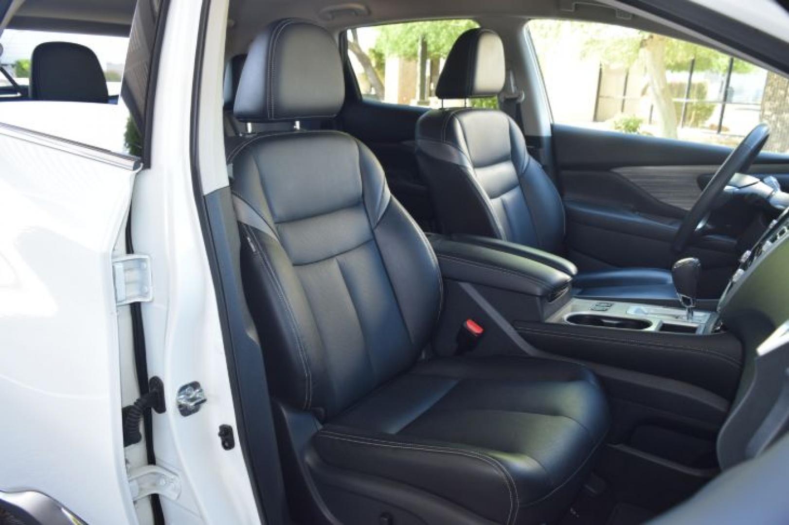 2018 Pearl White /Graphite Nissan Murano S (5N1AZ2MG2JN) with an 3.5L V6 DOHC 24V engine, CVT transmission, located at 11056 N 23rd Dr #101, Phoenix, AZ, 85029, (623) 434-4252, 33.587704, -112.109962 - Photo#11