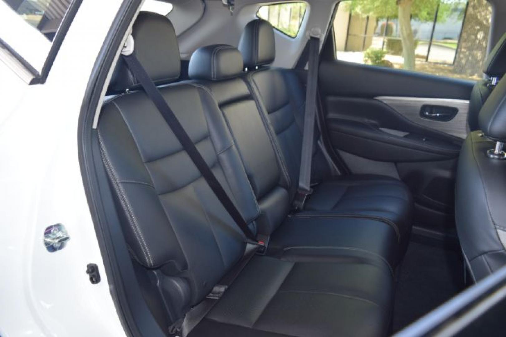 2018 Pearl White /Graphite Nissan Murano S (5N1AZ2MG2JN) with an 3.5L V6 DOHC 24V engine, CVT transmission, located at 11056 N 23rd Dr #101, Phoenix, AZ, 85029, (623) 434-4252, 33.587704, -112.109962 - Photo#12