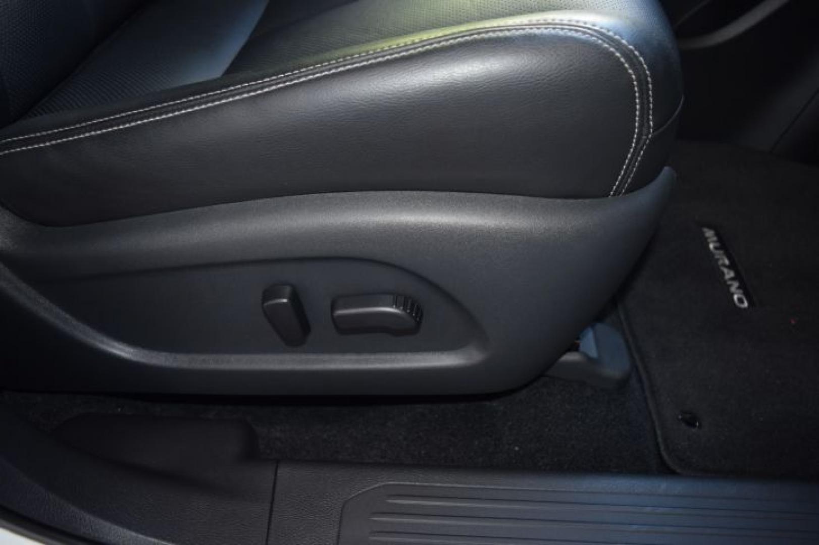 2018 Pearl White /Graphite Nissan Murano S (5N1AZ2MG2JN) with an 3.5L V6 DOHC 24V engine, CVT transmission, located at 11056 N 23rd Dr #101, Phoenix, AZ, 85029, (623) 434-4252, 33.587704, -112.109962 - Photo#23