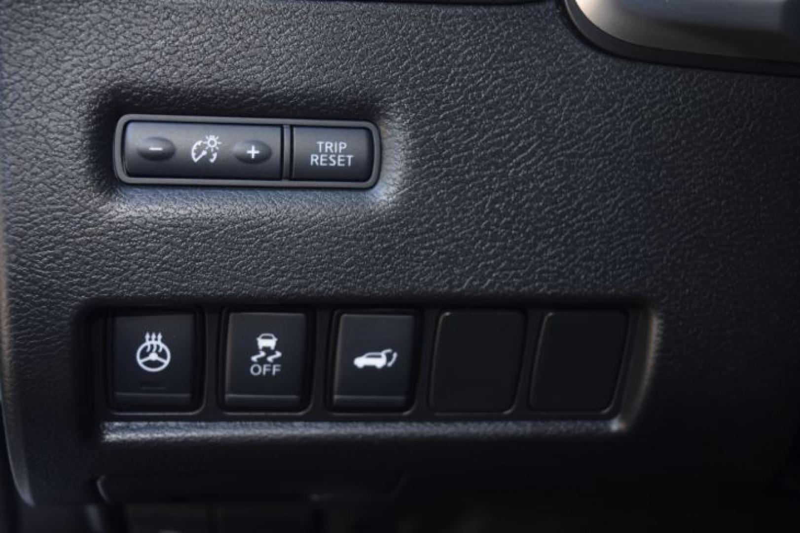 2018 Pearl White /Graphite Nissan Murano S (5N1AZ2MG2JN) with an 3.5L V6 DOHC 24V engine, CVT transmission, located at 11056 N 23rd Dr #101, Phoenix, AZ, 85029, (623) 434-4252, 33.587704, -112.109962 - Photo#26