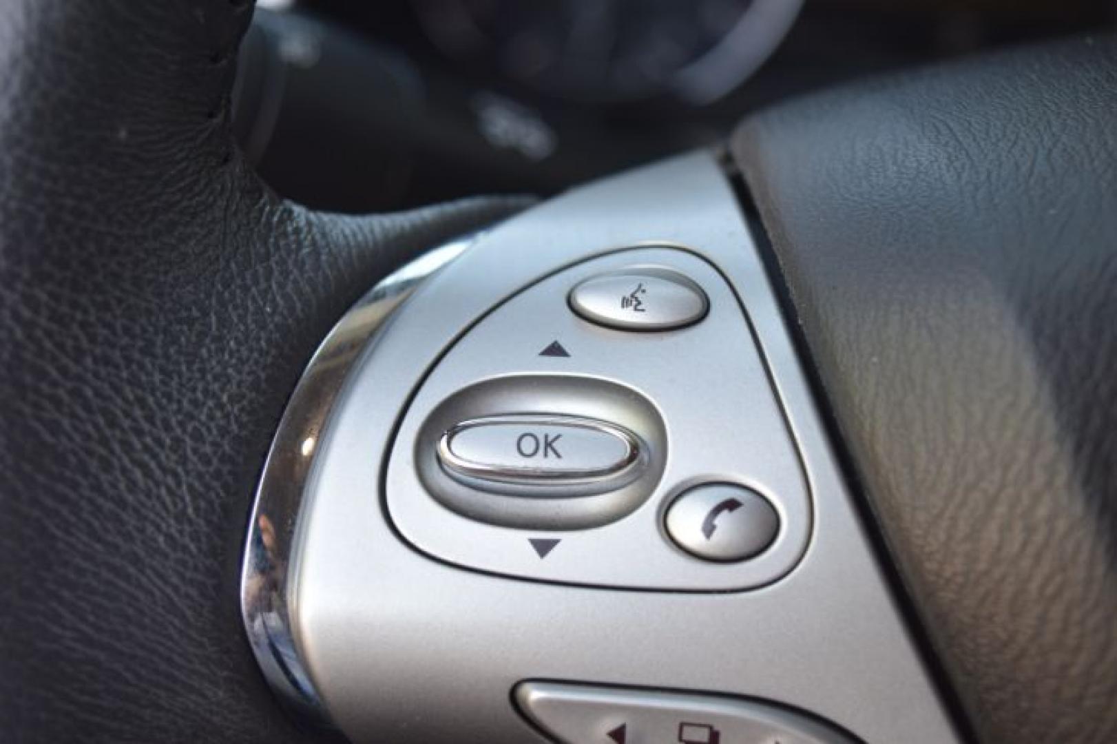 2018 Pearl White /Graphite Nissan Murano S (5N1AZ2MG2JN) with an 3.5L V6 DOHC 24V engine, CVT transmission, located at 11056 N 23rd Dr #101, Phoenix, AZ, 85029, (623) 434-4252, 33.587704, -112.109962 - Photo#32