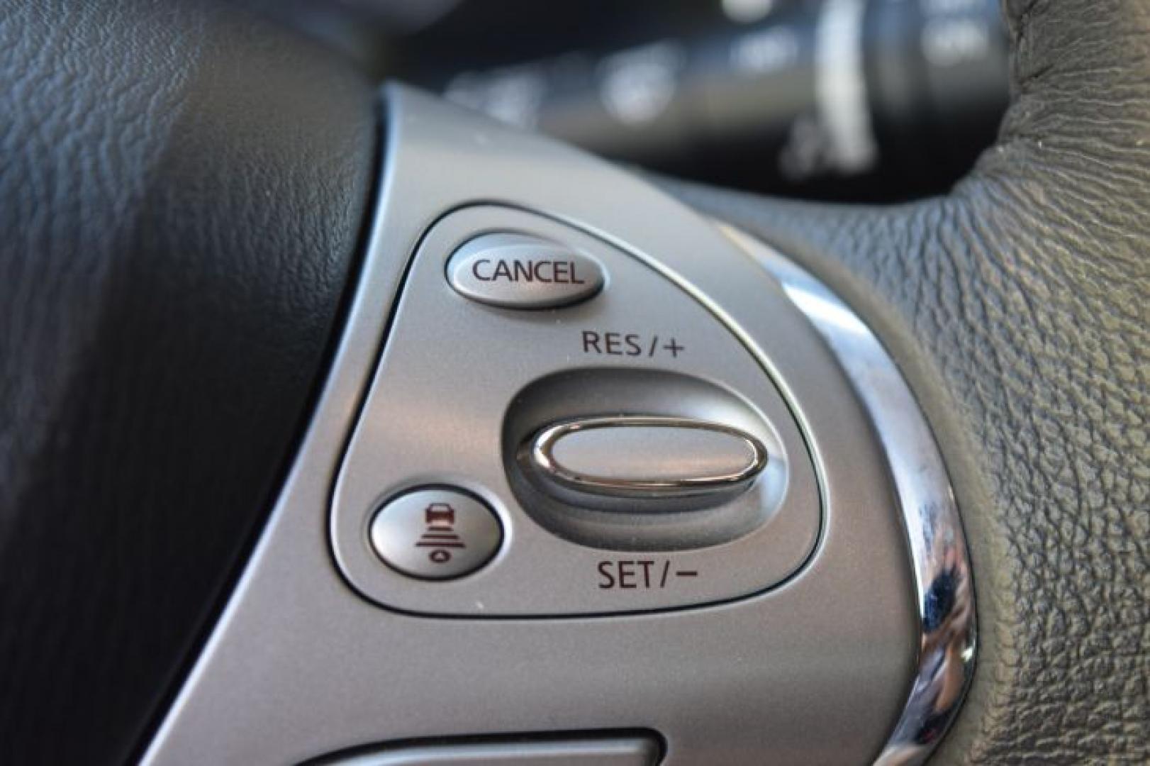 2018 Pearl White /Graphite Nissan Murano S (5N1AZ2MG2JN) with an 3.5L V6 DOHC 24V engine, CVT transmission, located at 11056 N 23rd Dr #101, Phoenix, AZ, 85029, (623) 434-4252, 33.587704, -112.109962 - Photo#33