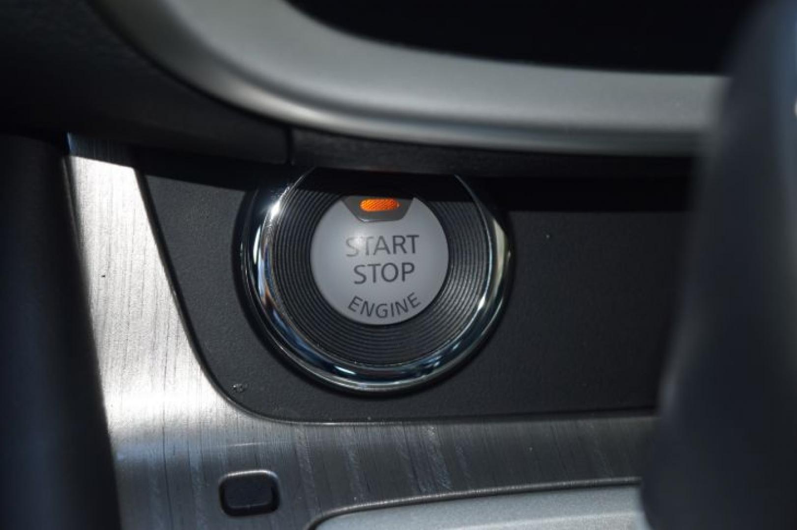 2018 Pearl White /Graphite Nissan Murano S (5N1AZ2MG2JN) with an 3.5L V6 DOHC 24V engine, CVT transmission, located at 11056 N 23rd Dr #101, Phoenix, AZ, 85029, (623) 434-4252, 33.587704, -112.109962 - Photo#34