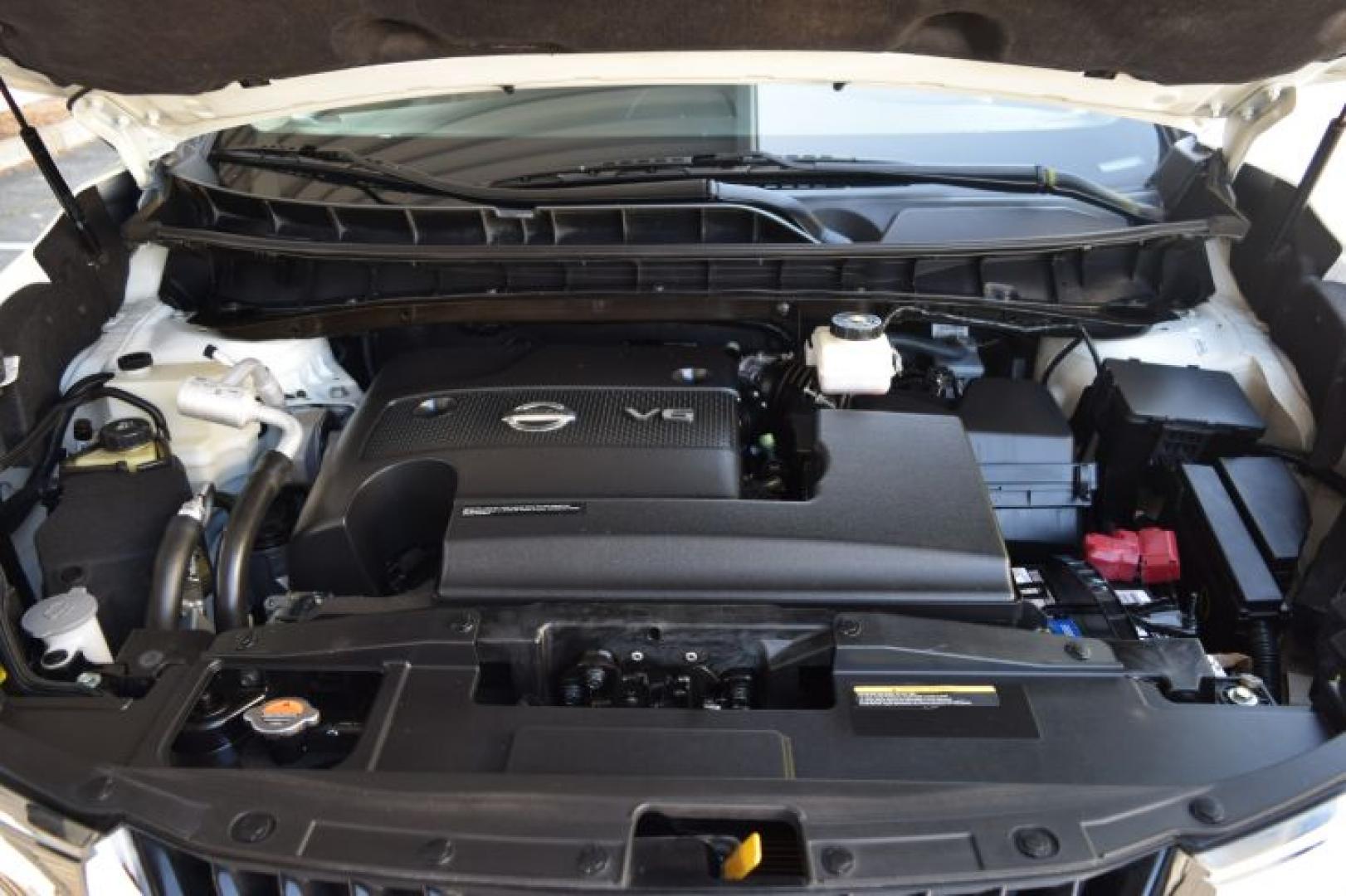 2018 Pearl White /Graphite Nissan Murano S (5N1AZ2MG2JN) with an 3.5L V6 DOHC 24V engine, CVT transmission, located at 11056 N 23rd Dr #101, Phoenix, AZ, 85029, (623) 434-4252, 33.587704, -112.109962 - Photo#38