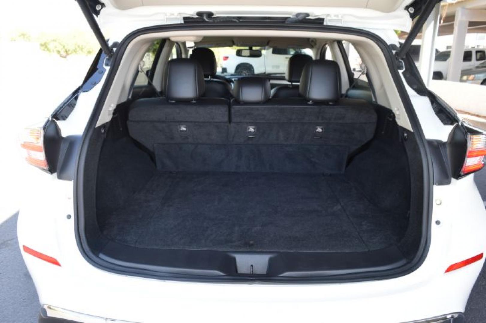 2018 Pearl White /Graphite Nissan Murano S (5N1AZ2MG2JN) with an 3.5L V6 DOHC 24V engine, CVT transmission, located at 11056 N 23rd Dr #101, Phoenix, AZ, 85029, (623) 434-4252, 33.587704, -112.109962 - Photo#39