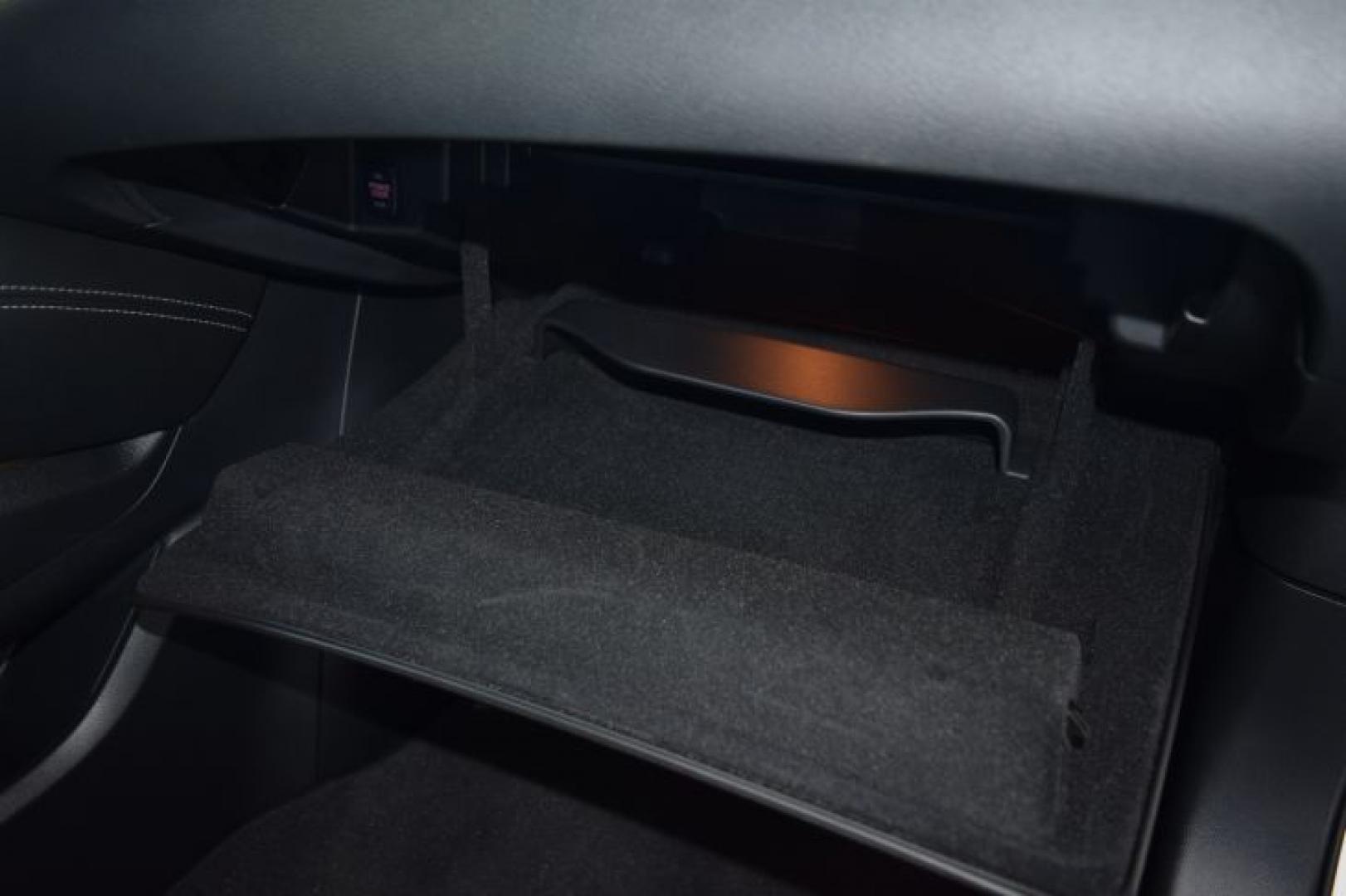 2018 Pearl White /Graphite Nissan Murano S (5N1AZ2MG2JN) with an 3.5L V6 DOHC 24V engine, CVT transmission, located at 11056 N 23rd Dr #101, Phoenix, AZ, 85029, (623) 434-4252, 33.587704, -112.109962 - Photo#42