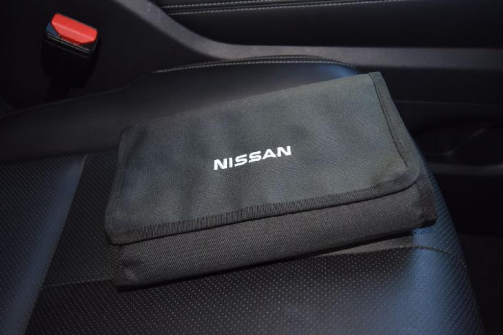 2018 Pearl White /Graphite Nissan Murano S (5N1AZ2MG2JN) with an 3.5L V6 DOHC 24V engine, CVT transmission, located at 11056 N 23rd Dr #101, Phoenix, AZ, 85029, (623) 434-4252, 33.587704, -112.109962 - Photo#43