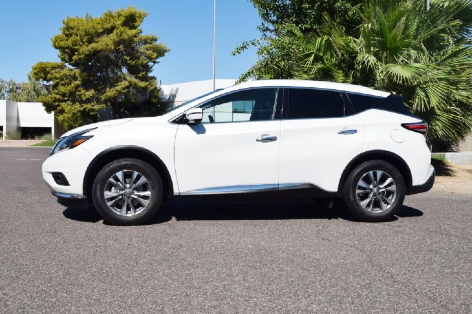 2018 Pearl White /Graphite Nissan Murano S (5N1AZ2MG2JN) with an 3.5L V6 DOHC 24V engine, CVT transmission, located at 11056 N 23rd Dr #101, Phoenix, AZ, 85029, (623) 434-4252, 33.587704, -112.109962 - Photo#4