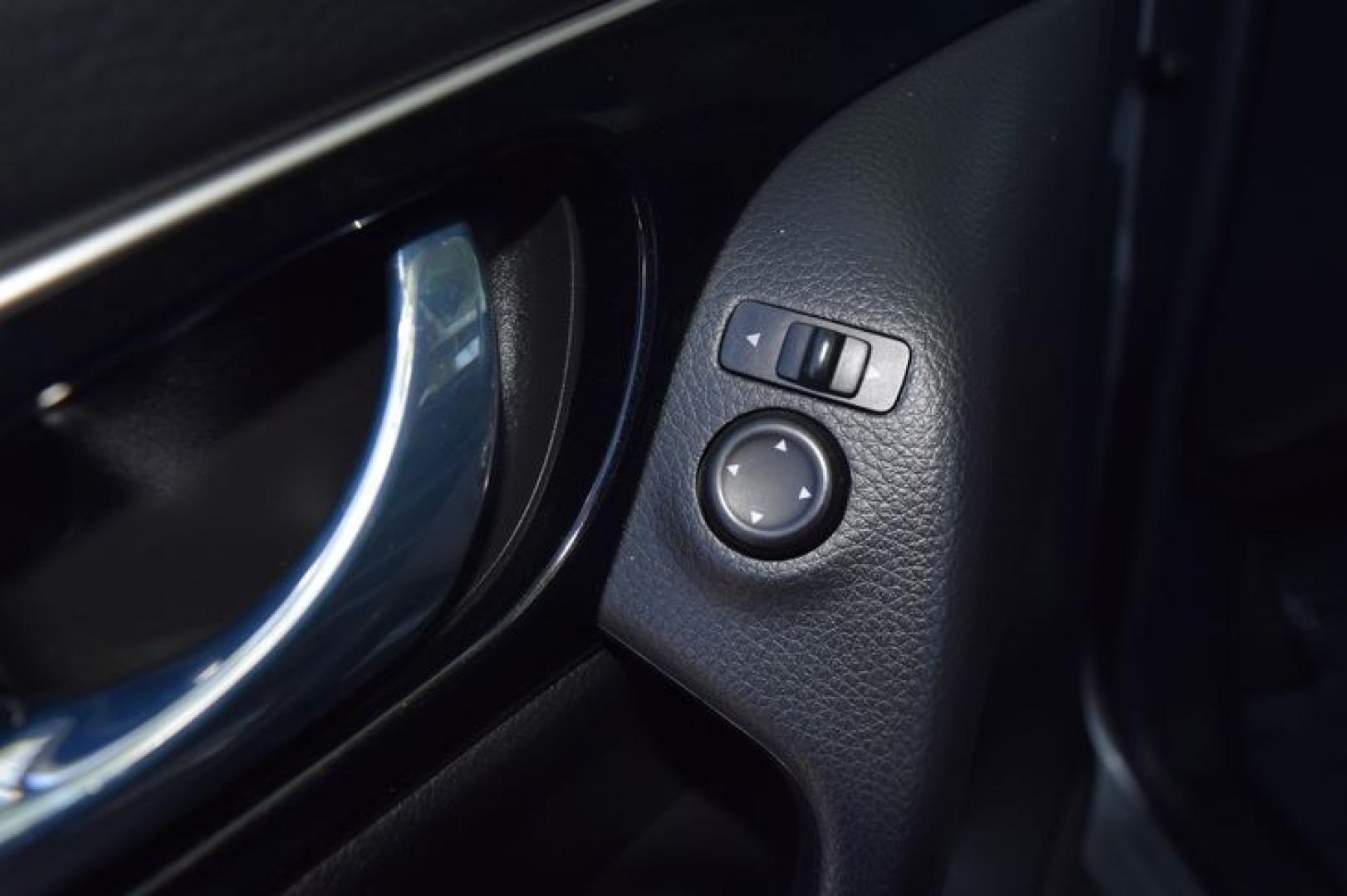 2017 Gun Metallic /Charcoal Nissan Rogue Sport SL (JN1BJ1CP5HW) with an 2.0L L4 DOHC 16V engine, CVT transmission, located at 11056 N 23rd Dr #101, Phoenix, AZ, 85029, (623) 434-4252, 33.587704, -112.109962 - Photo#19