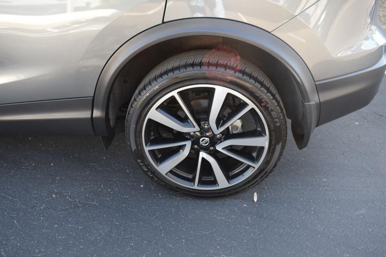 2017 Gun Metallic /Charcoal Nissan Rogue Sport SL (JN1BJ1CP5HW) with an 2.0L L4 DOHC 16V engine, CVT transmission, located at 11056 N 23rd Dr #101, Phoenix, AZ, 85029, (623) 434-4252, 33.587704, -112.109962 - Photo#31