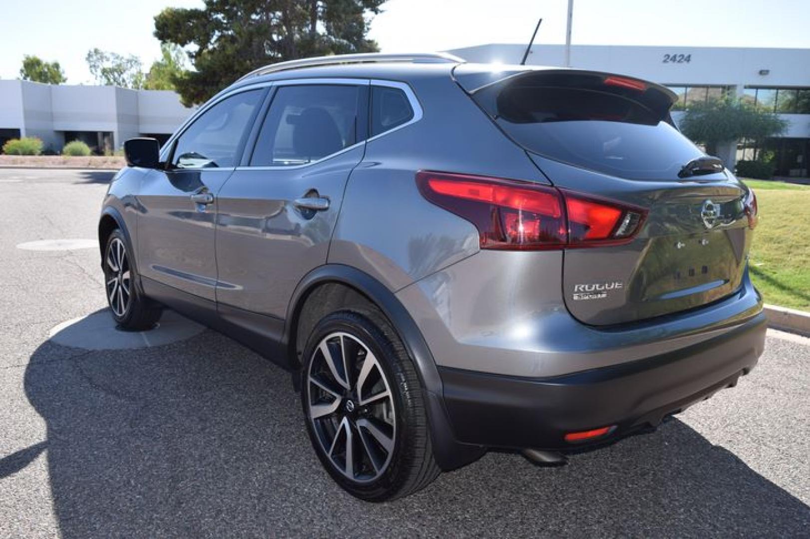 2017 Gun Metallic /Charcoal Nissan Rogue Sport SL (JN1BJ1CP5HW) with an 2.0L L4 DOHC 16V engine, CVT transmission, located at 11056 N 23rd Dr #101, Phoenix, AZ, 85029, (623) 434-4252, 33.587704, -112.109962 - Photo#5