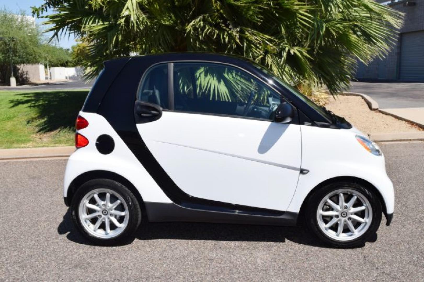 2008 /Black smart Fortwo Passion (WMEEJ31X88K) with an 1.0L L3 DOHC 12V engine, 5-Speed Manual Overdrive transmission, located at 11056 N 23rd Dr #101, Phoenix, AZ, 85029, (623) 434-4252, 33.587704, -112.109962 - Photo#3