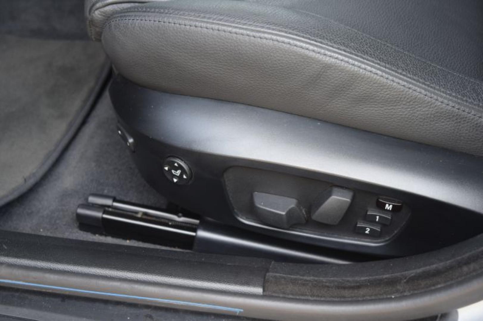 2008 Titanium Silver Metallic /Black BMW 3-Series 328xi (WBAVC73548K) with an 3.0L L6 DOHC 24V engine, Manual transmission, located at 11056 N 23rd Dr #101, Phoenix, AZ, 85029, (623) 434-4252, 33.587704, -112.109962 - Photo#19