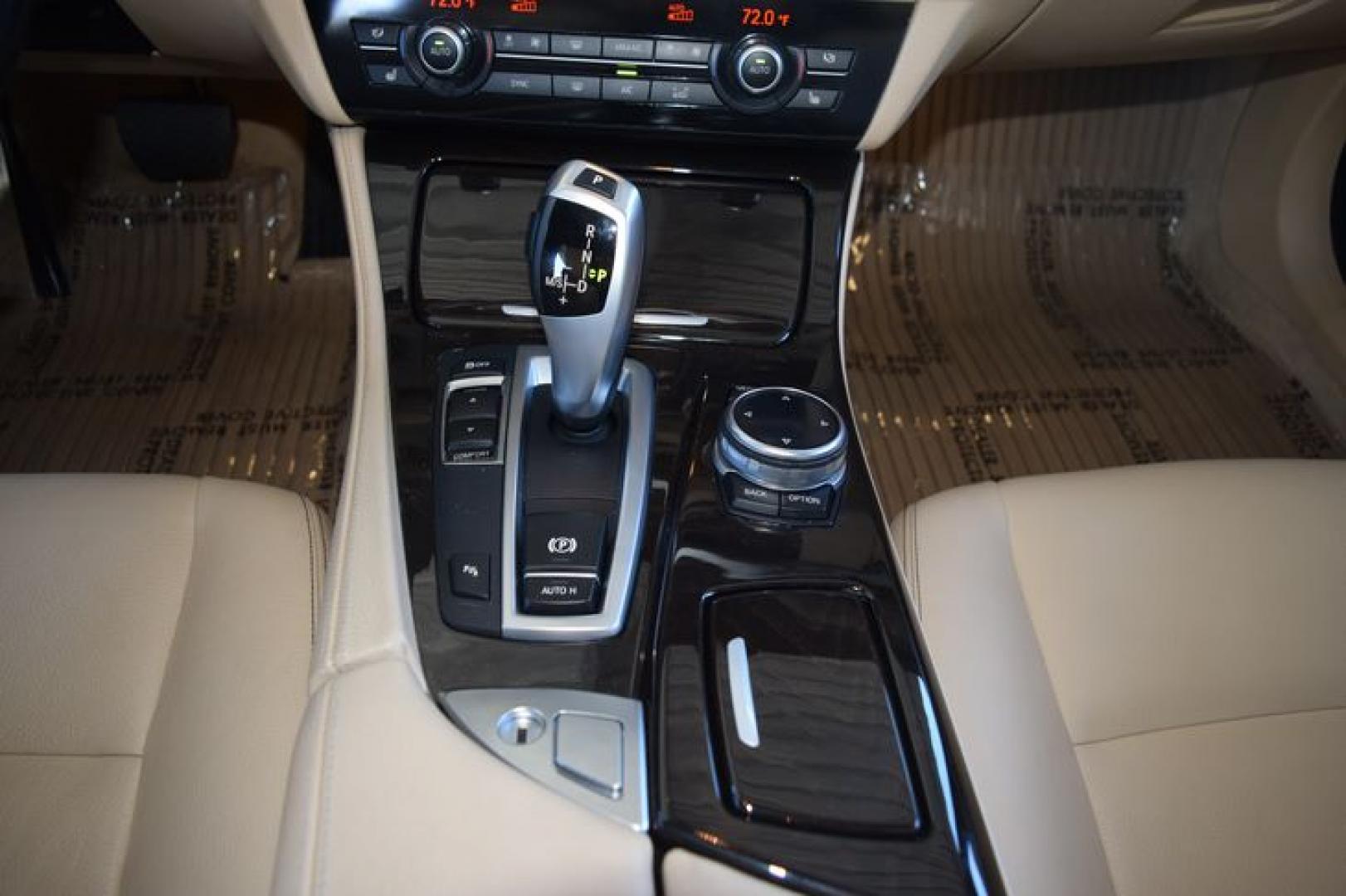 2014 Jet Black /Venetian Beige BMW 5-Series 535i (WBA5B1C52ED) with an 3.0L L6 DOHC 24V engine, Automatic transmission, located at 11056 N 23rd Dr #101, Phoenix, AZ, 85029, (623) 434-4252, 33.587704, -112.109962 - Photo#21